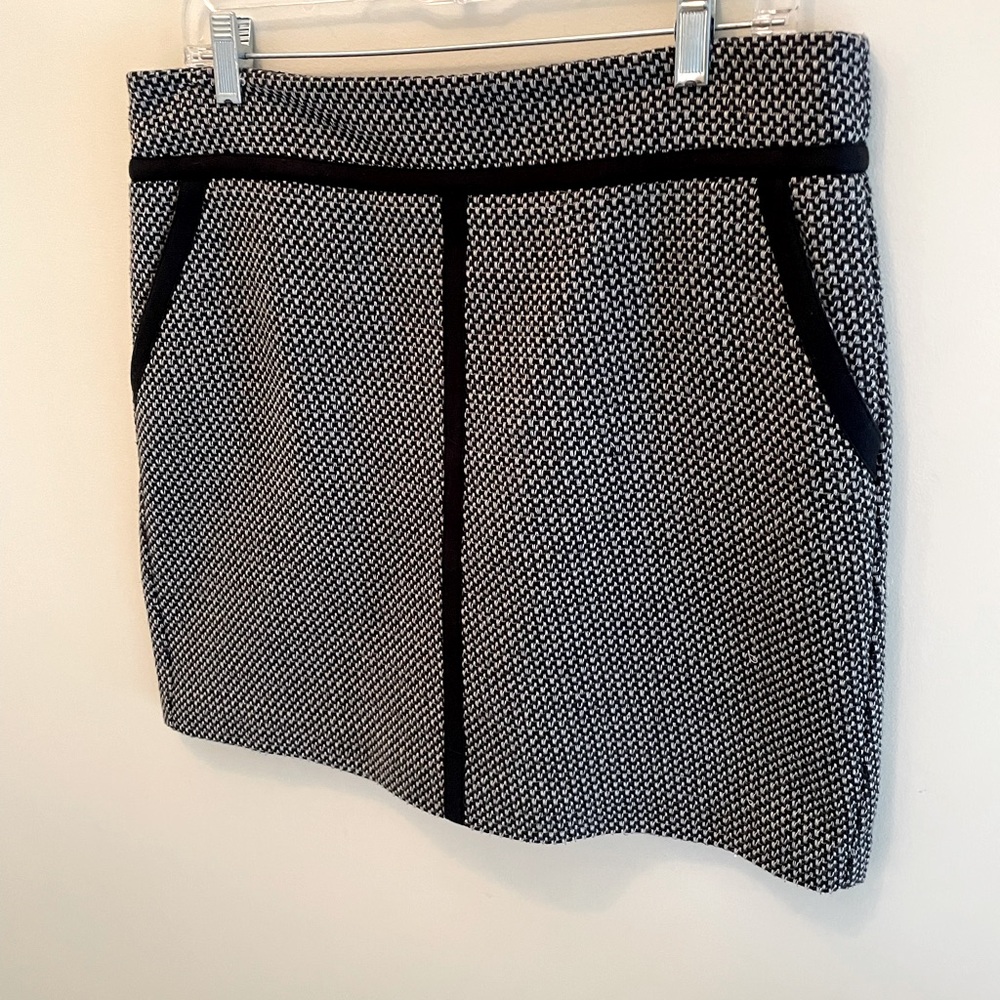 Tweed mini skirt